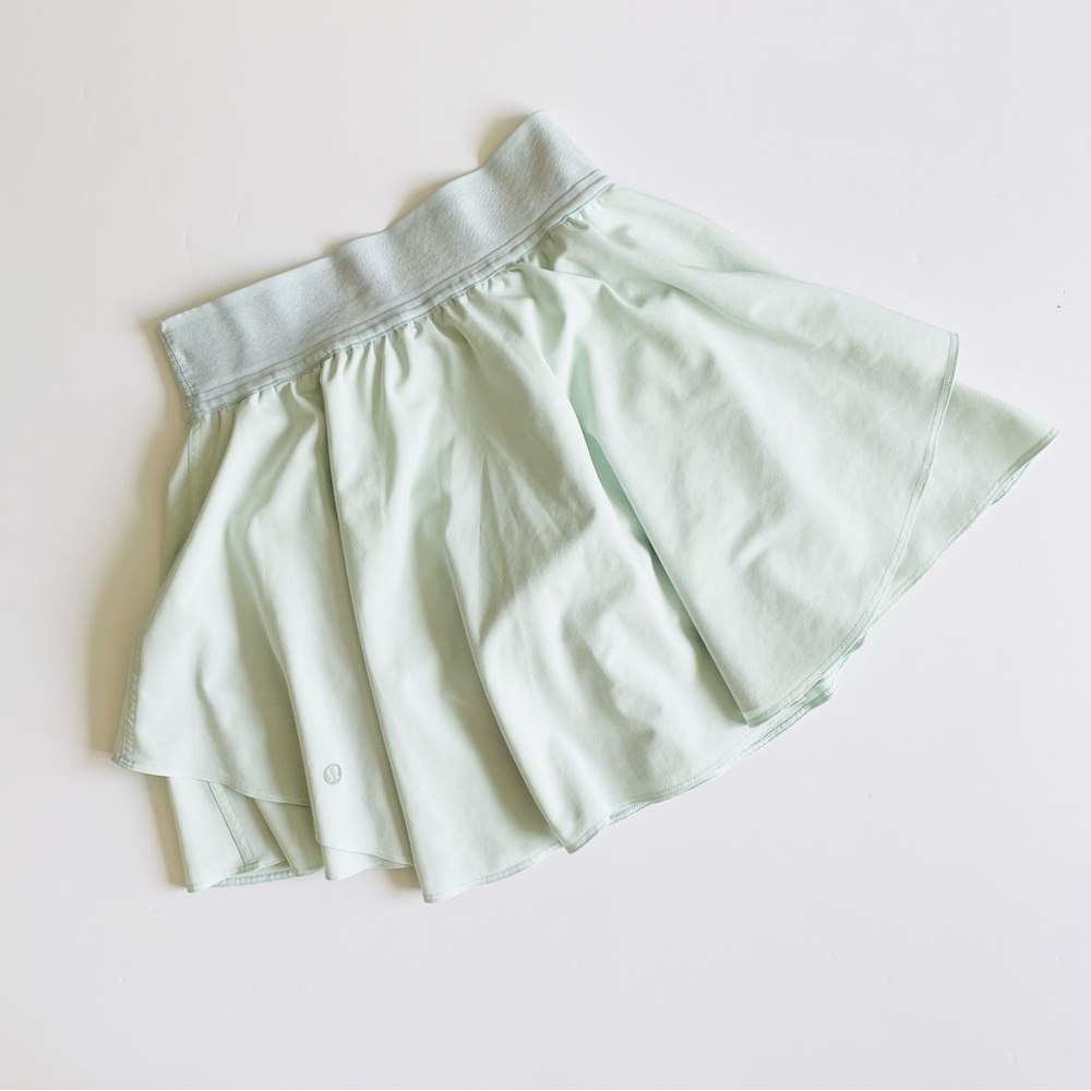 Lululemon SIZE 2 High Rise Court Rival skirt in Kohlrabi Green